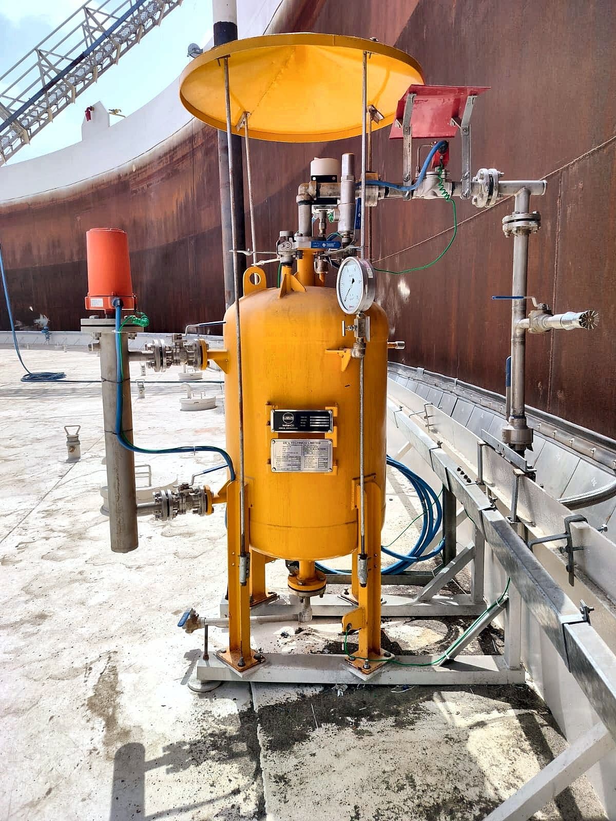 Rim seal fire protection unit installed on a floating roof beside the tank shell