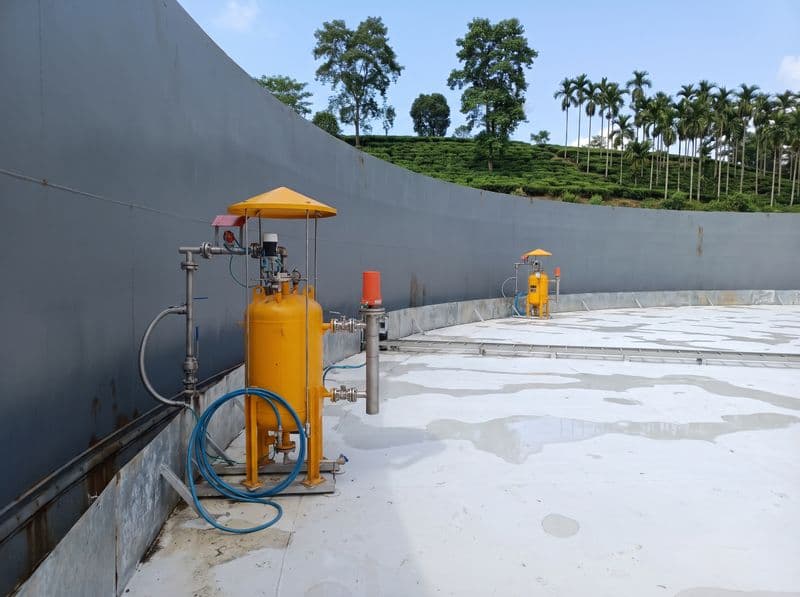 Rim seal fire protection units around the floating roof of a storage tank at an oilfield crude terminal