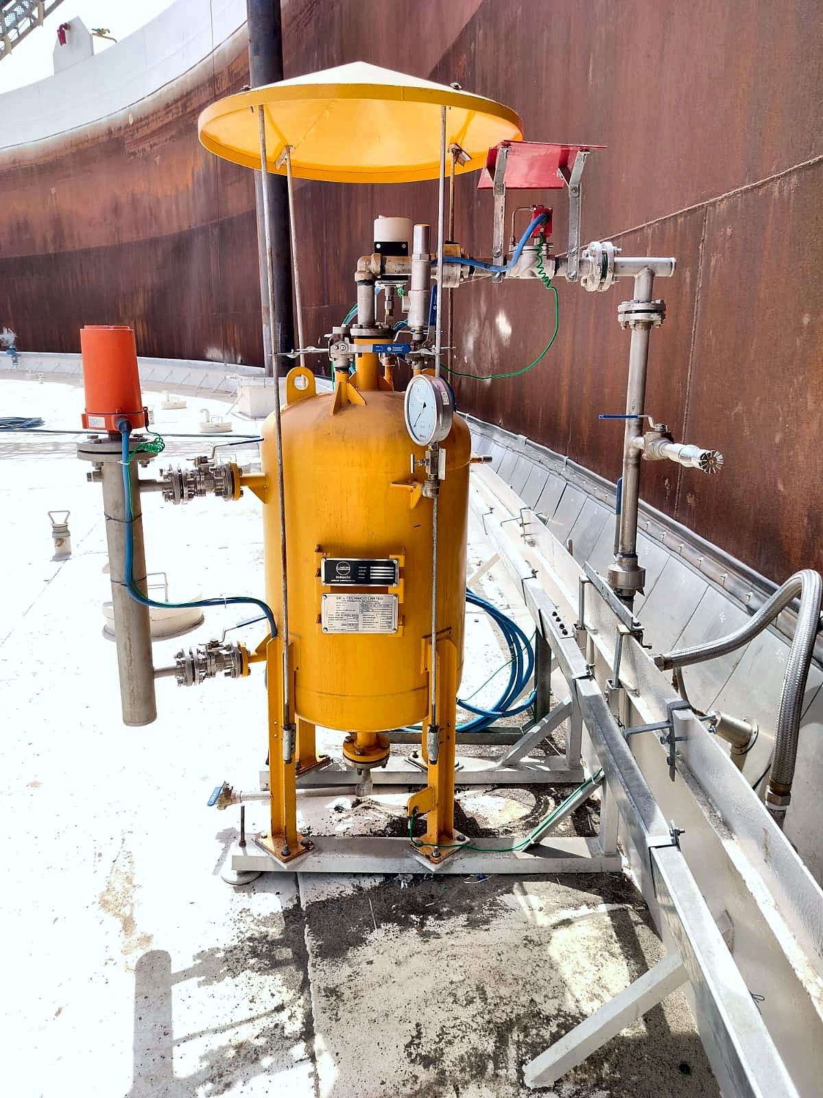 Rim seal fire protection unit installed on a floating roof beside the tank shell